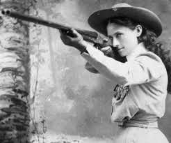 Annie Oakley Goes to War - Chris Enss